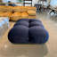 Repose-pieds Bubble, velours bleu nuit