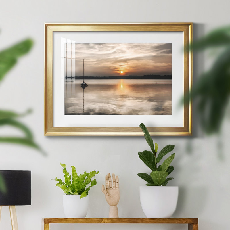 Coucher de soleil doux - photographie avec cadre photo, Or, H 26,5 po x l 36,5 po x P 1,5 po
