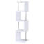 Bibliothèque blanche et blanche, stable pour l'organisation à long terme, style contemporain dans une pièce élégante
