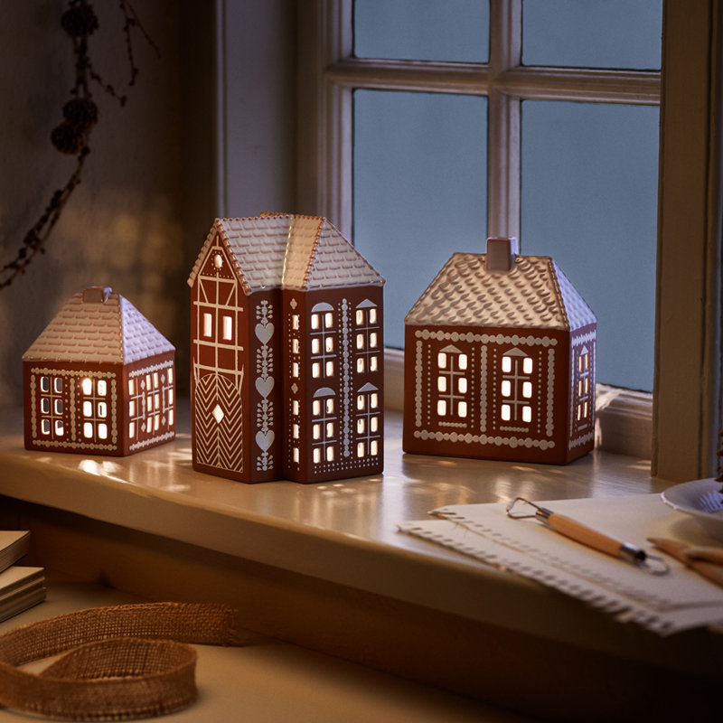 Gingerbread 6.7'' H Stoneware Tabletop Lantern