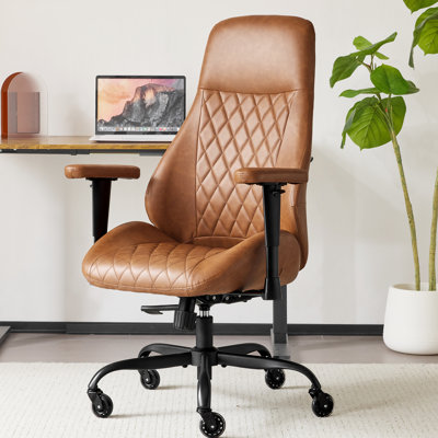 Chaise réglable à haut dossier avec cuir brun, soutien lombaire et fonction pivotante pour le travail en bureau à domicile