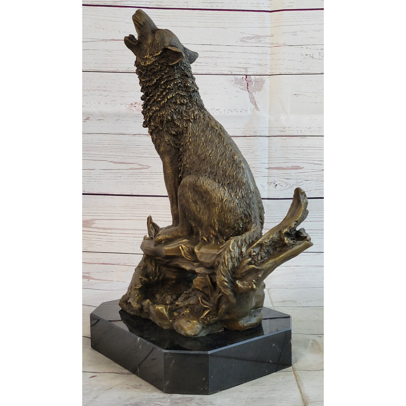 Judiel, fonte de cire perdue en bronze du loup Hurlant sur base en marbre par Milo