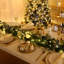  Guirlande de Noël 9 pi avec lumières pour le manteau de cheminée, guirlande de Noël avec boules blanches noires et arc pour la maison Escalier
