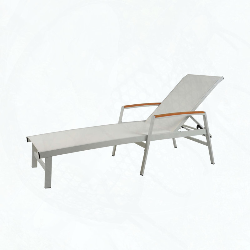 Chaise longue Oaxton avec structure en aluminium et sièges en filet, Blanc