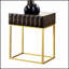 Table d'appoint de style contemporain avec structure en métal, tiroirs dissimulés et pieds en acier doré pour un rangement et une présentation élégants