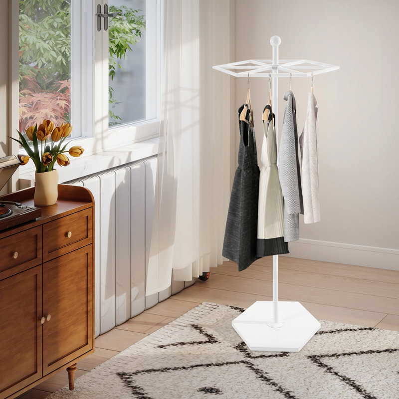 Présentoir à vêtements moderne