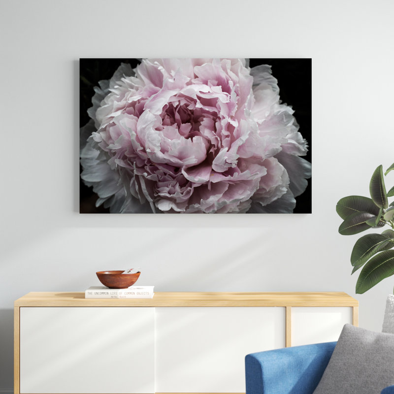 «Pink Peony Passion I» par Irena Orlov - photographie sur toile tendue, H 32 po x l 48 po, Non, Imprimé avec cadre noir