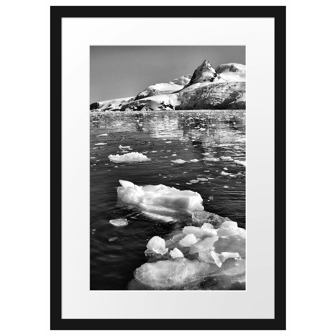 Gerahmtes Poster Eisberge im Meer Arktis