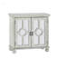 Armoire de rangement en bois classique avec portes miroir et poignées suspendues pour le salon ou la chambre à coucher