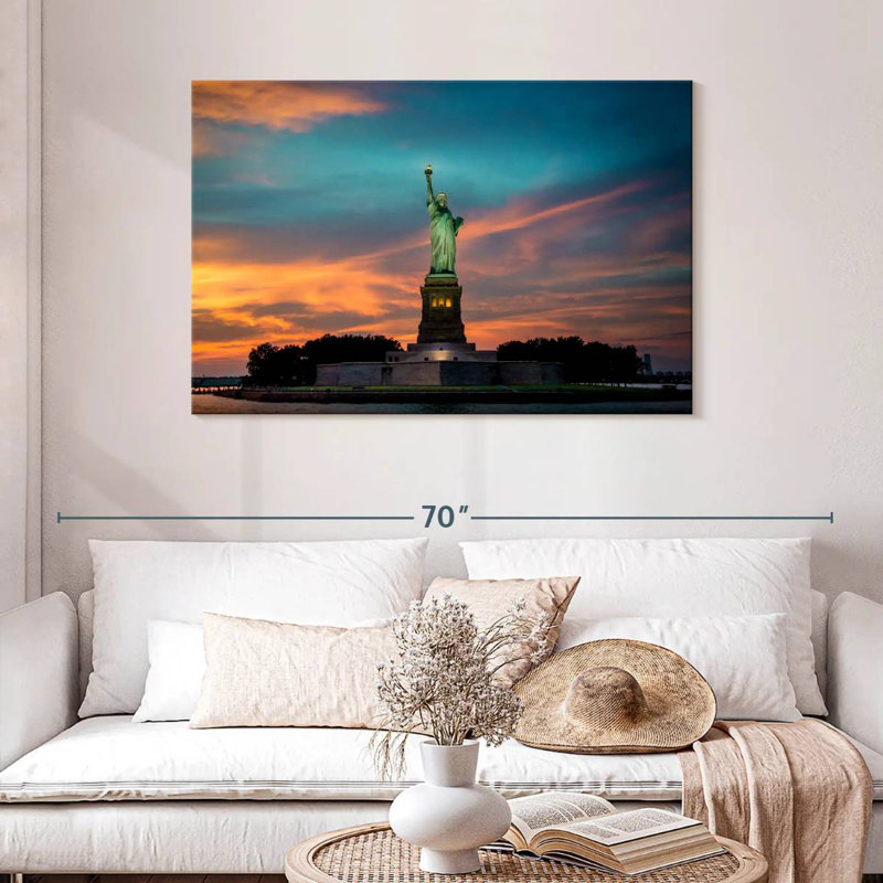 Nicci Statue Of Liberty At Twilight