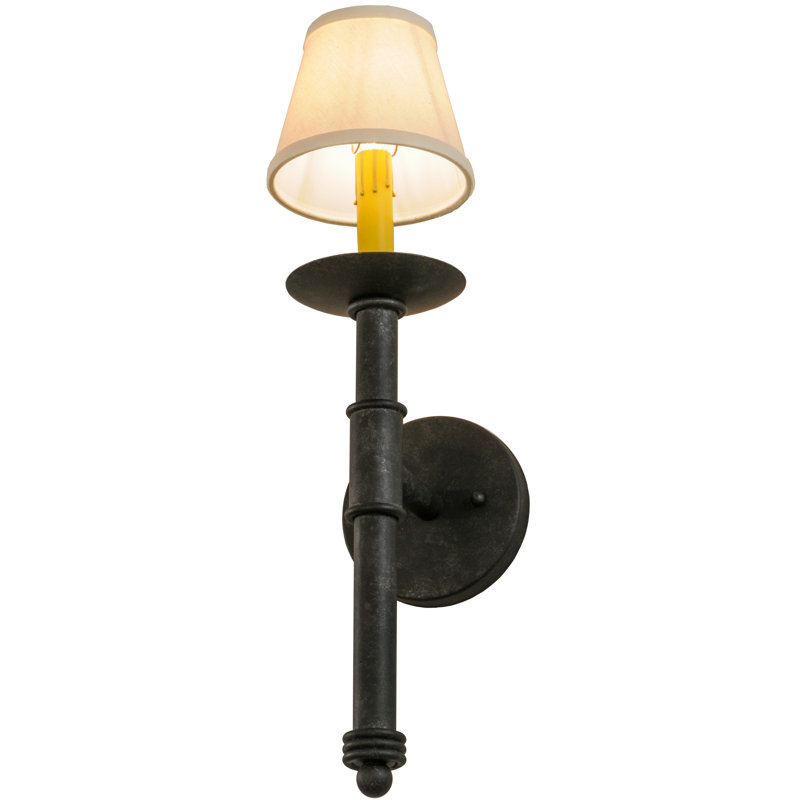 Amada 1 - Light Wallchiere