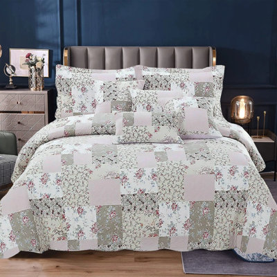 Polyester Patchwork Bedspread with Pillow Shams