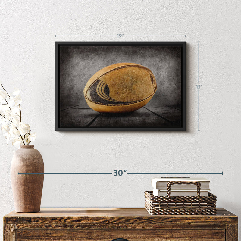 Vieux ballon de rugby sur toile, 13" H x 19" W, Cadre flottant