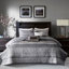 Courtepointe 6 pièces avec coussins décoratifs, gris / taupe très grand / très grand, coussins décoratifs lavables à la machine, tissu taupe gris, plis et détails de broderie-126363704