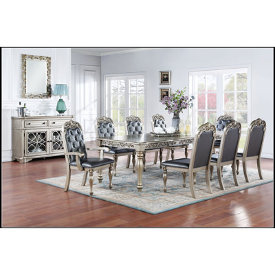 Formal Extendable Dining Table with 2 Leaves, Antique Design, Rubberwood, Perfect for Large Family Gatherings and Elegant Dinners.