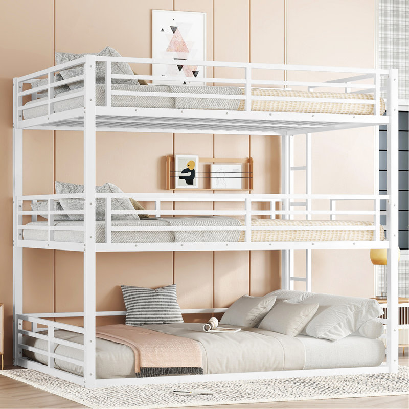 Triple lit superposé avec garde-corps de sécurité, conception robuste et silencieuse, idéal pour les chambres d'enfants et les espaces invités