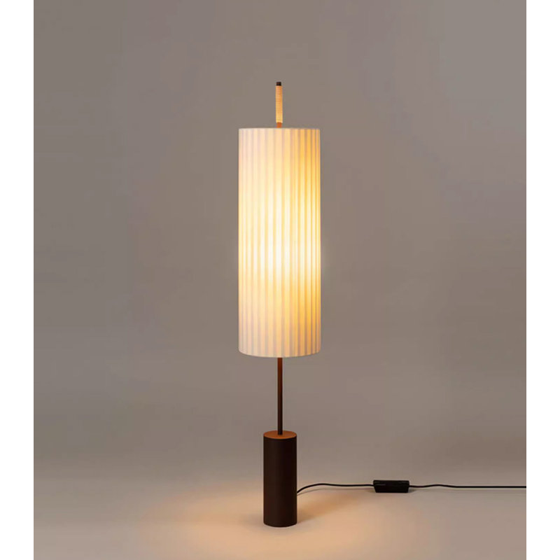 Luminaire de plancher à abat-jour cylindrique nervuré