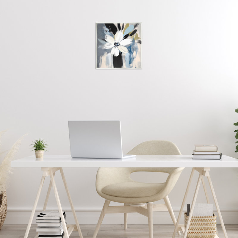 Plaque murale intemporelle en forme de vase blanc, design par Mona Grace