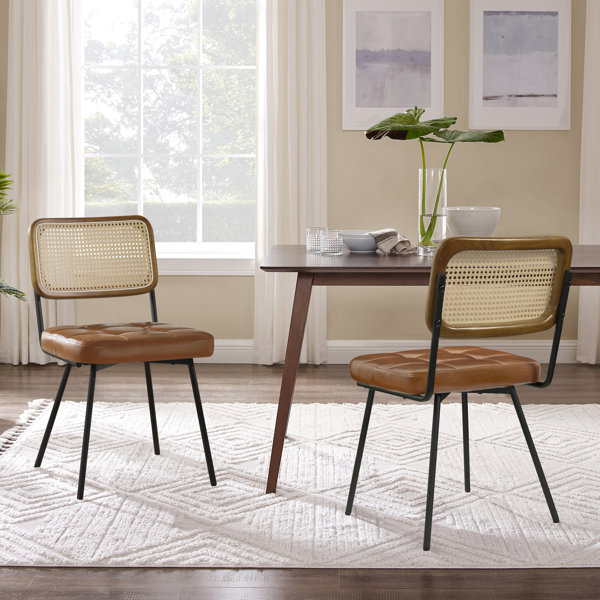 Silla lateral de comedor tapizada en PU con respaldo de ratán y tachuelas Bodnar
