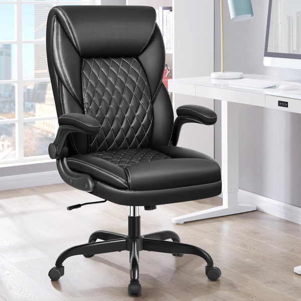 Silla de oficina ergonómica de cuero Marama con reposabrazos abatibles
