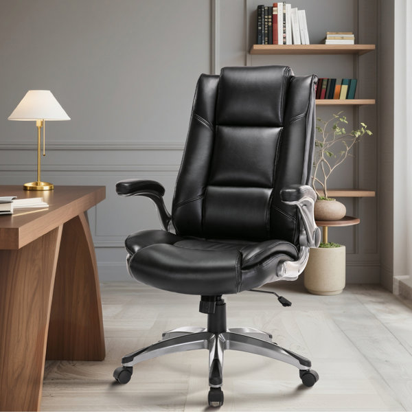Sillón ejecutivo ergonómico de espaldar alto en cuero PU Marisol con reposabrazos acolchados ajustables