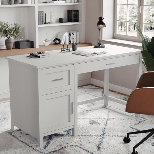 Escritorio estilo Shaker con almacenamiento Martha Stewart Hutton para oficina en casa