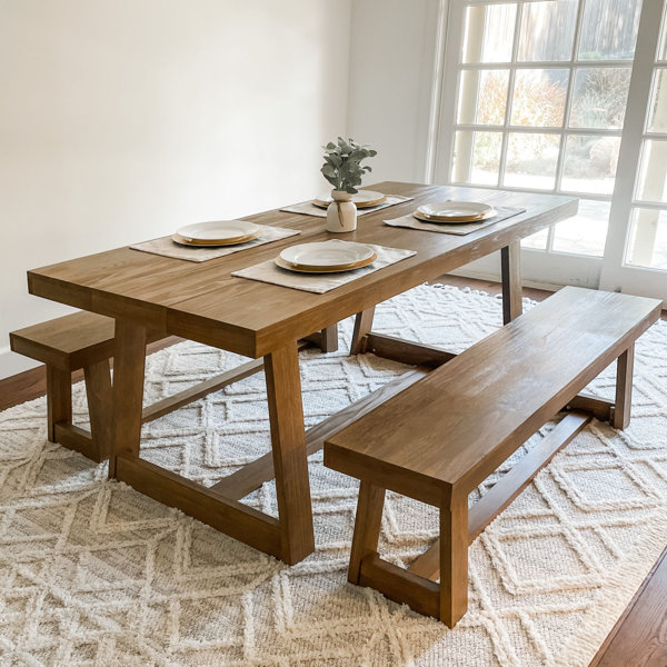 Mesa de comedor de madera maciza Linzy Pine