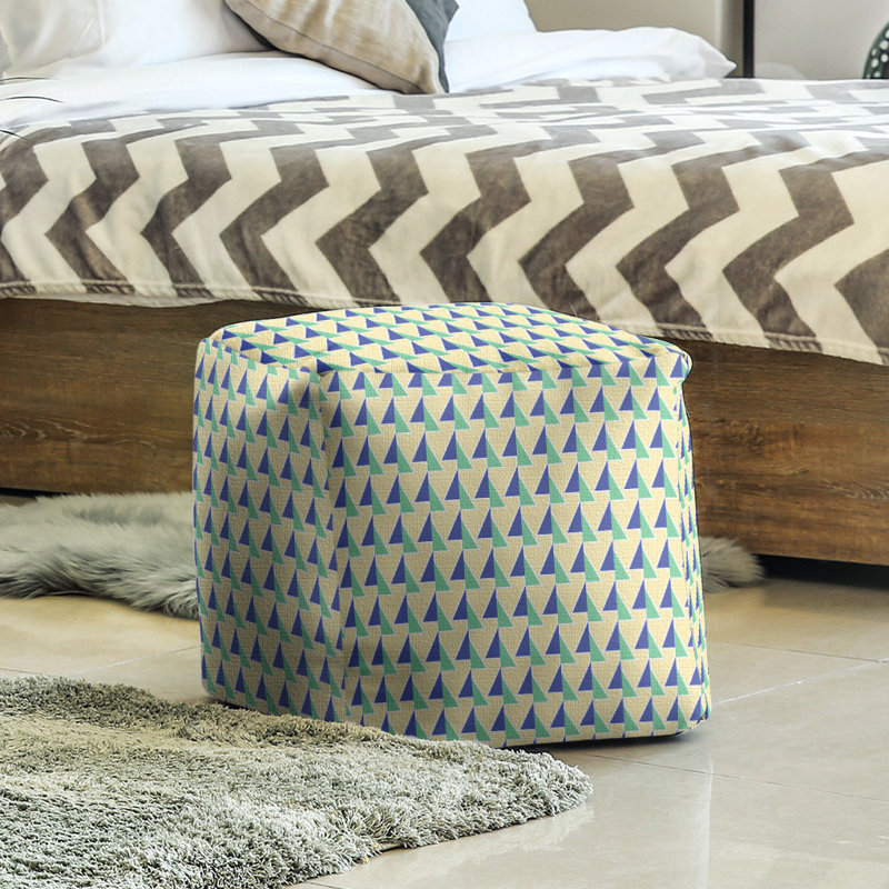 Repose-pieds cube à motif shifted arrows, Bleu jaune / vert, H 18 po x l 18 po x P 18 po