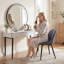 Chaise d'appoint rembourrée en similicuir Chardee-563054733