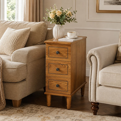 Table de chevet 23,62 po en bois avec 3 tiroirs, table de chevet entièrement assemblée avec plateau à rebords surélevés et boutons en métal rétro, table d'appoint de chambre à coucher pour les petits espaces, chambre d'amis et salon