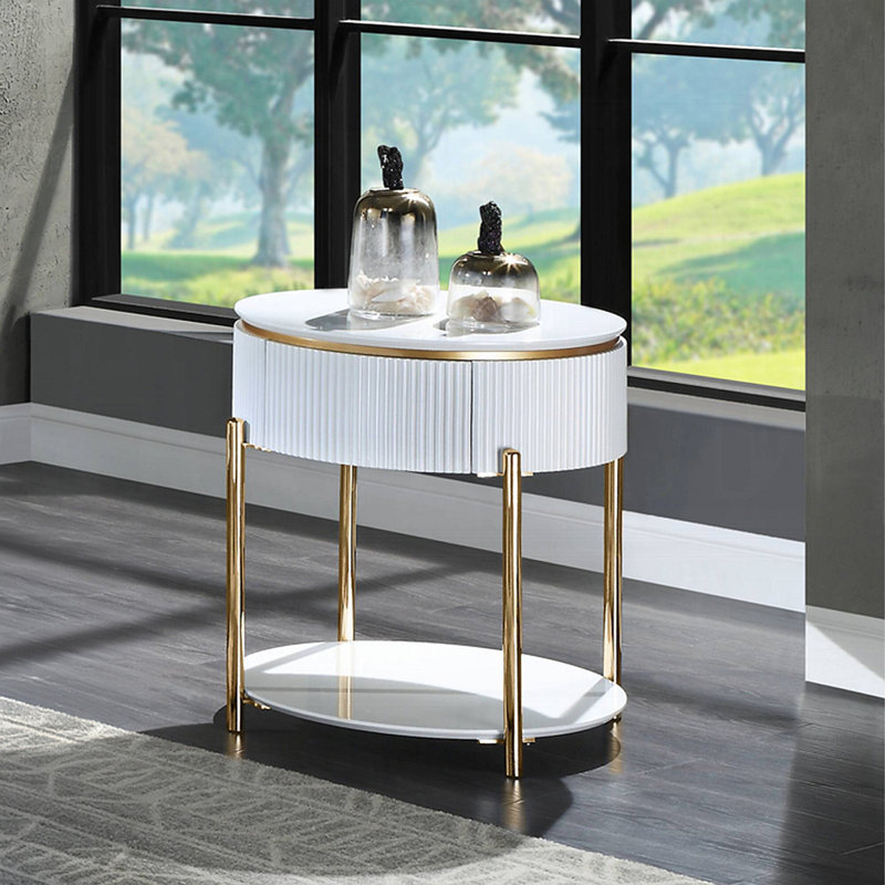 Table de bout blanche brillante et dorée avec pieds en métal