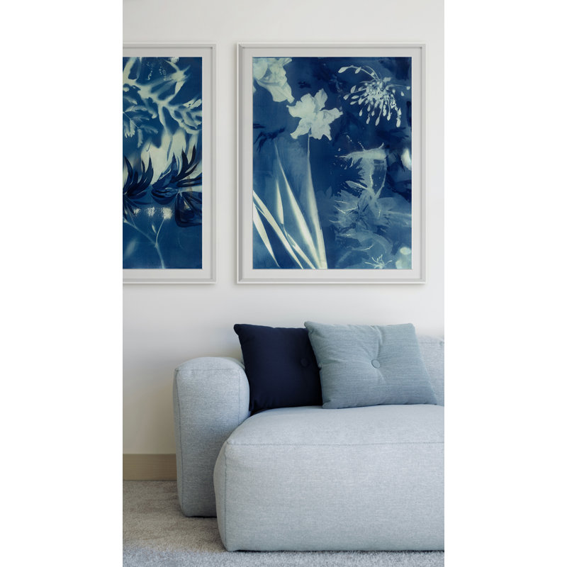 «Cyanype 2» par Allison Svoboda - peinture encadrée, H 48 po x l 37 po x P 1,75 po, Papier avec cadre blanc