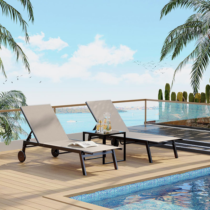 Ensemble de 3 chaises longues réglables au bord de la piscine, chaises longues d'extérieur avec roulettes, chaises longues de patio avec table d'appoint