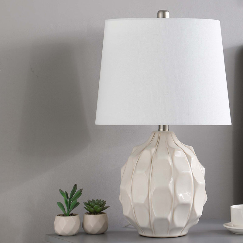 Lampe de table cascade festonnée 21,75 po en bord de mer crème / taupe