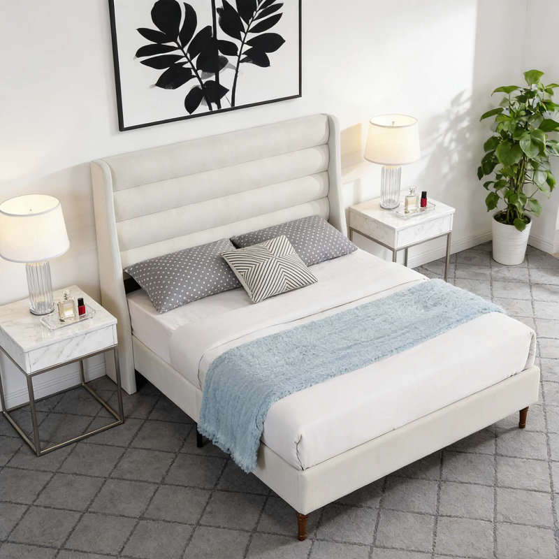 Lit de conception minimaliste avec tête de lit haute en forme de vague, sans sommier tapissier, Grand lit
