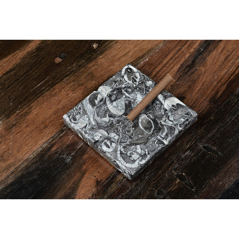 Cendrier avec surface texturée à motif coquillage