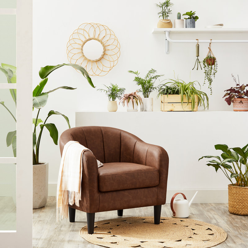 Petit fauteuil demi-tonneau en cuir Alina, Similicuir brun