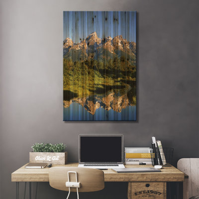 États-Unis, Wyoming, parc national de Grand Teton. Les Grands Tétons se reflètent dans Snake River.