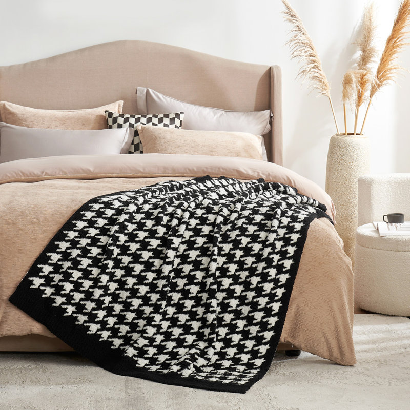 Houndstooth Knit Throw Blanket Soft Reversible Feather Yarn Throw for Couch or Bed, Black Houndstooth