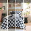 Édredon simple / simple TG en microfibre à carreaux avec rembourrage, - étiqueté, lavable à la machine, 1 édredon, taie décorative, 2 coussins décoratifs, style moderne avec imprimé noir et blanc, coussins décoratifs