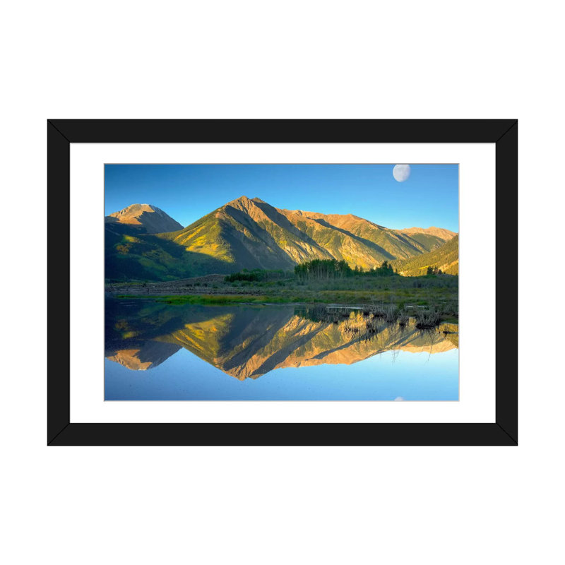 «Moon and Twin Peaks Reflection In Lake, Colorado» par Tim Fitzharris - reproduction d'art sur toile tendue, Blanc