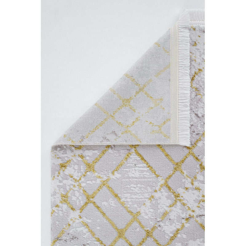 Amyiah Machine Made Indoor / Outdoor Area Rug, Rectangle 5'3" x 8'2"
