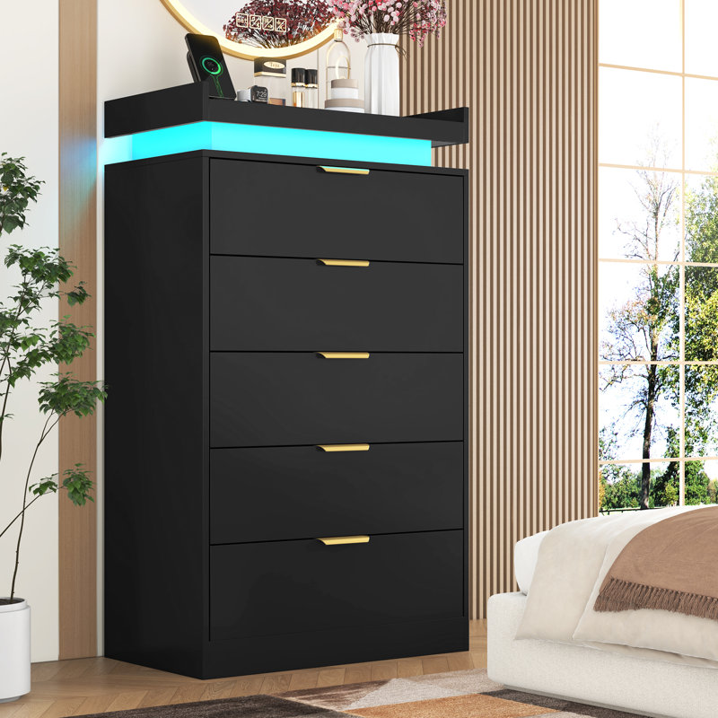 Commode à 5 tiroirs avec éclairage DEL et station de recharge, commode moderne en bois avec prise électrique pour chambre, commode de rangement de 121 cm de haut pour salon, entrée, couloir, noir