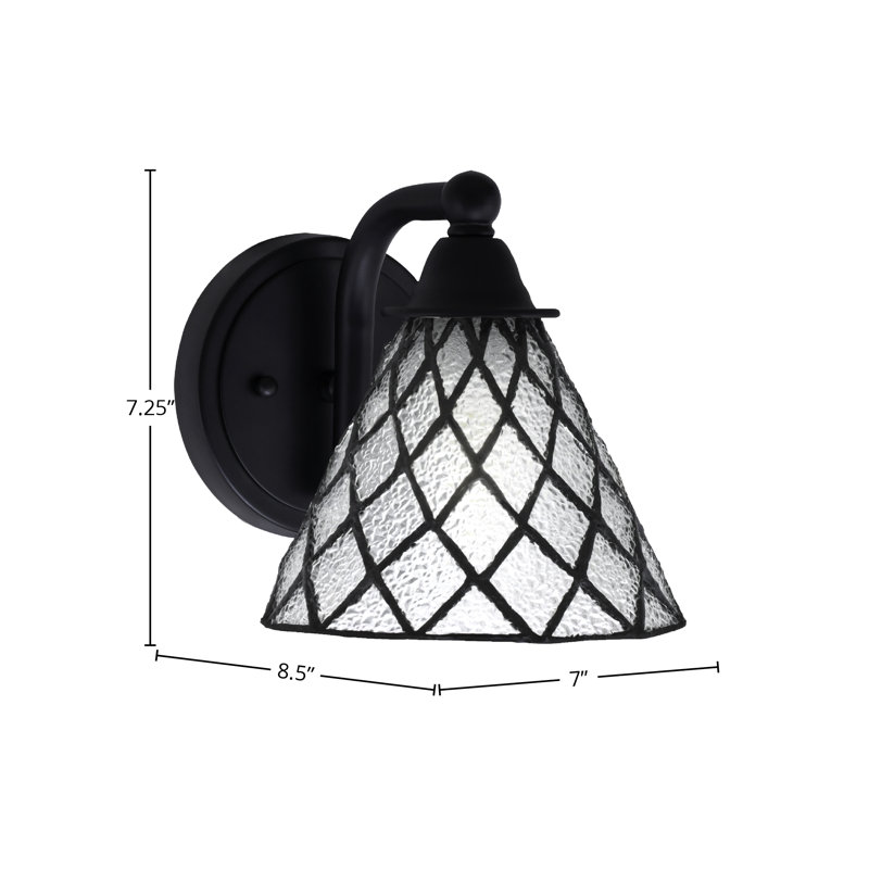 Applique murale Paramount montrée dans une finition noire mate avec verre 7 "Diamond Ice Art