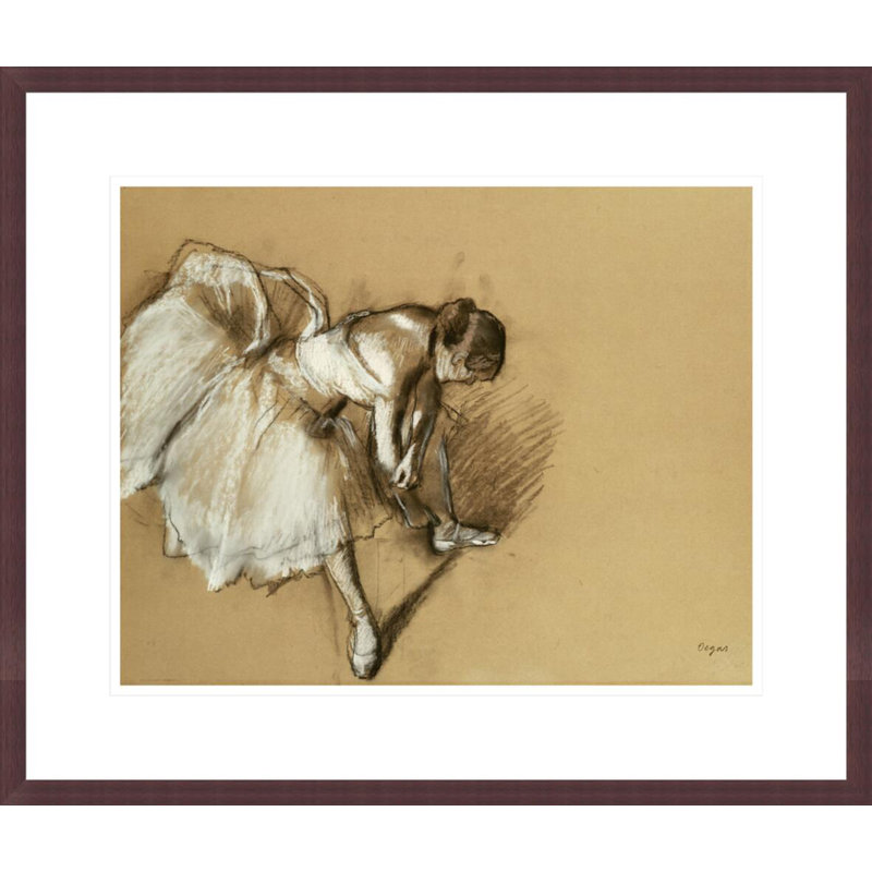 Danseuse ajustant sa chaussure par Edgar Degas, impression giclée encadrée, H 17,75 po x l 20,94 po