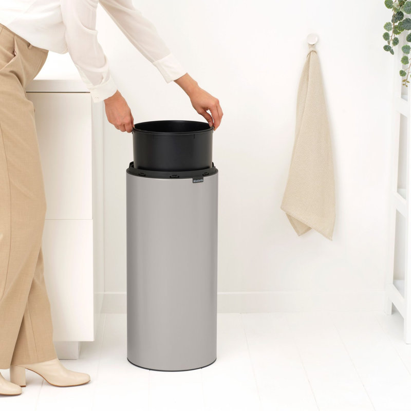 Poubelle à couvercle tactile 8 gallons Brabantia, Gris tourterelle