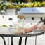 Table bistro 38 po avec trou pour parasol, table de bistro pour l'extérieur, cadre en verre trempé, pour terrasse, jardin, balcon, pelouse, piscine, noir
