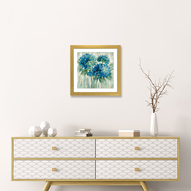 "Rafale d’hortensias" par Silvia Vassileva, reproduction d’art, H 24 po x l 24 po x P 1 po, Papier encadré doré