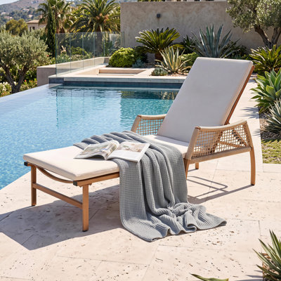 Outdoor Aluminum and Rattan Chaise Lounge Chair with 6 Adjustable Backrest
