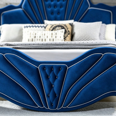Grand lit bleu de luxe